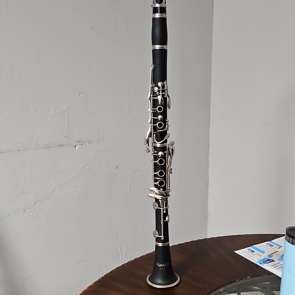 Manhattan Bb Clarinet Black Plastic with Case, Mouthpiece, Cleaning Accessories